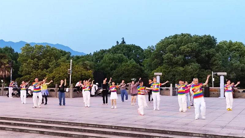 智能廣場舞設備，跳舞不擾民！